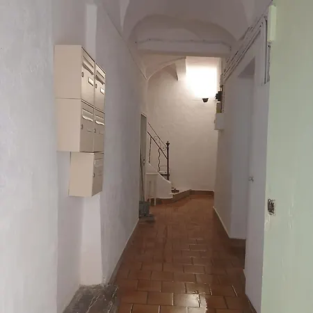 Lejlighed Tres Bel Refait A Neuf Dans La Vieille De Hyeres, 2 Chambres, Grande Terrasse Plein Sud *