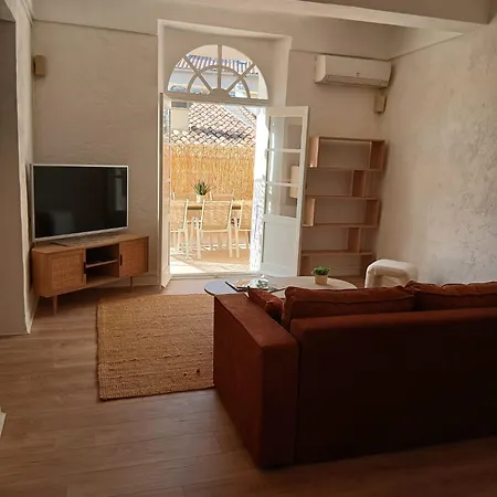 Tres Bel Refait A Neuf Dans La Vieille De Hyeres, 2 Chambres, Grande Terrasse Plein Sud Apartment *