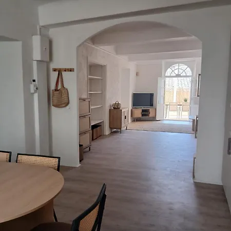 Tres Bel Refait A Neuf Dans La Vieille De Hyeres, 2 Chambres, Grande Terrasse Plein Sud * Йер